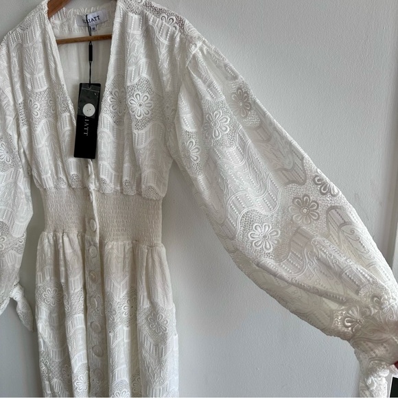 Elliatt Poppy white lace button front dress - Picture 7 of 11